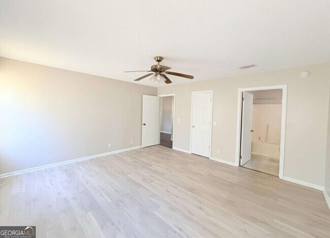 Building Photo - 142 Woodvalley Ct