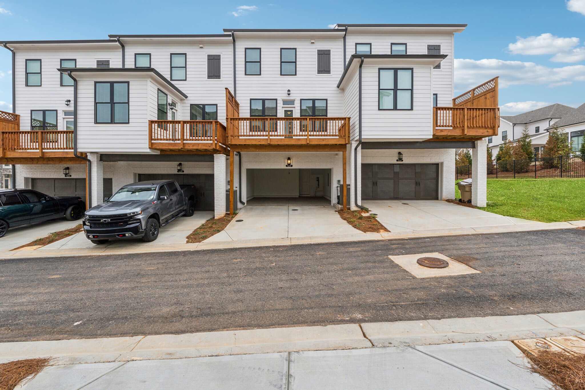 Building Photo - 528 Healy Dr
