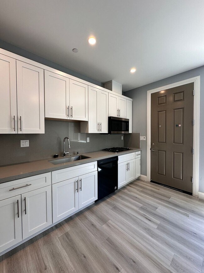Building Photo - Attached separate first floor 1-bedroom, 1-bathroom suite