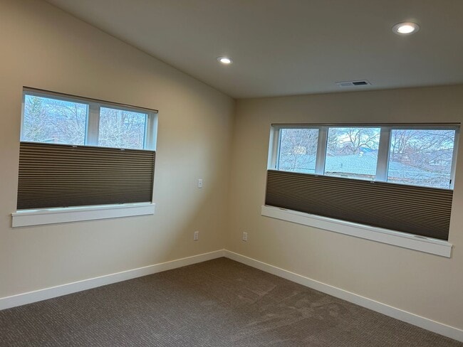 Building Photo - 2Br 2Full Baths and 2 walk in closets-privacy and space. Move in special $500 off first full mont...