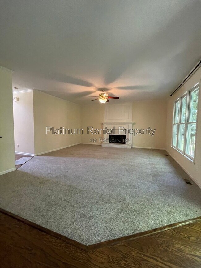 Building Photo - 7115 Red Fox Ln