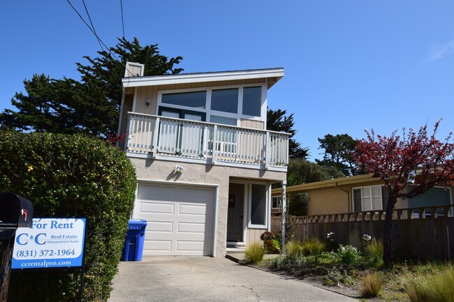 Primary Photo - Quiet and Charming 3 Bedroom 2 Bath Home i...
