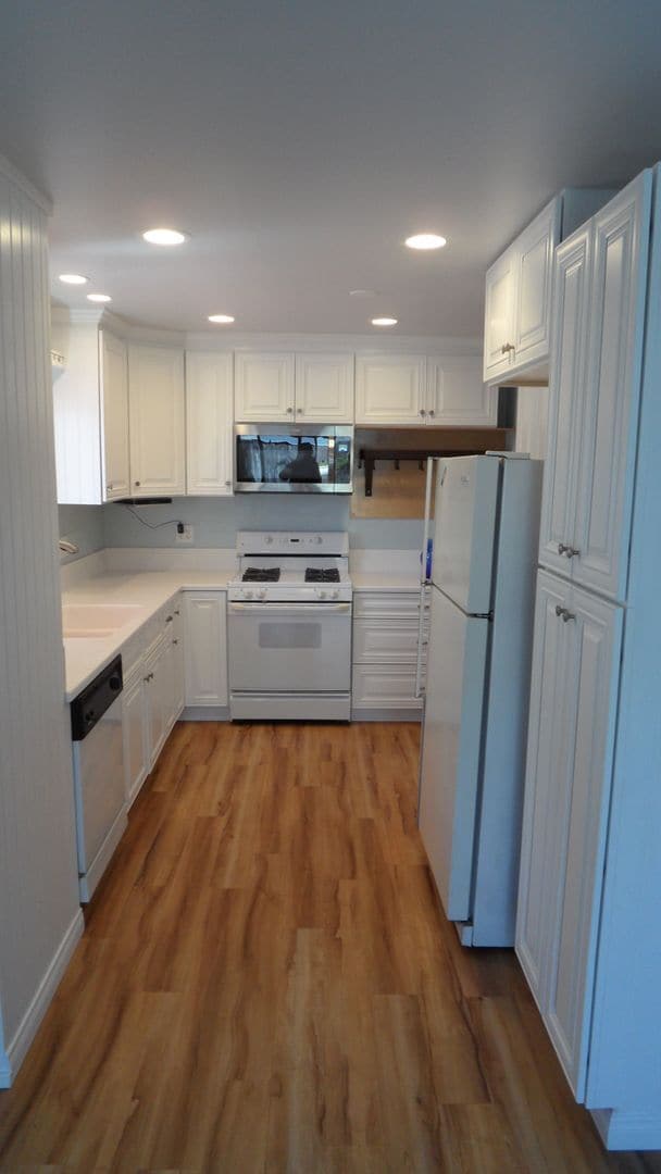 Building Photo - Nicely Updated 1 Bedroom 1 Bathroom, Coco ...