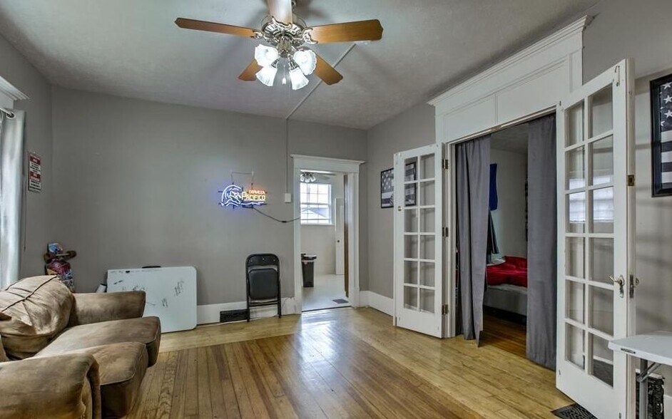 Building Photo - 4821 Walker Ave