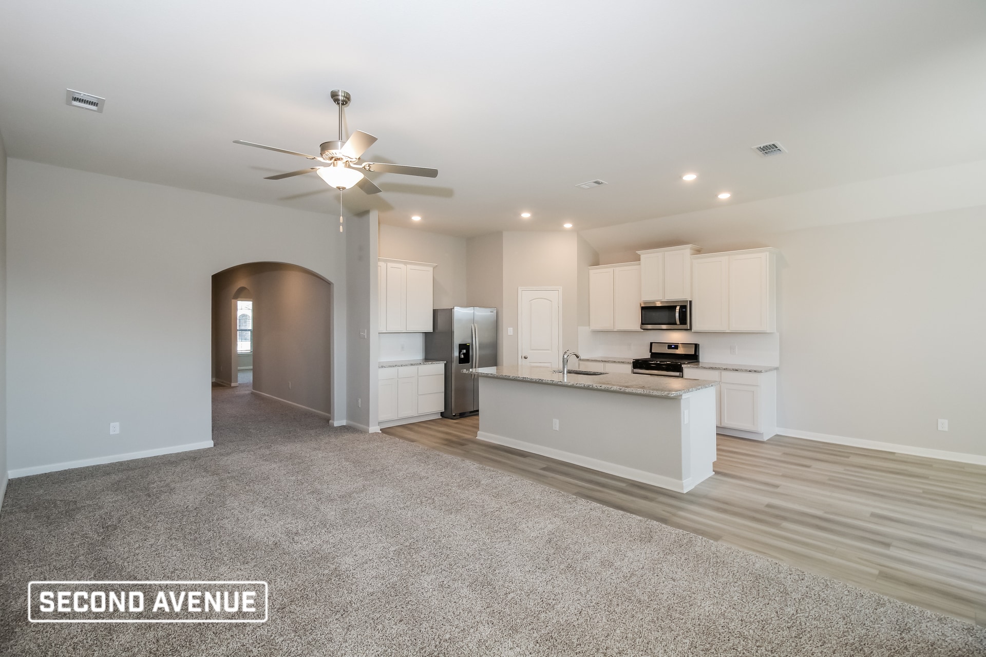 Building Photo - 2105 Meadow Dr