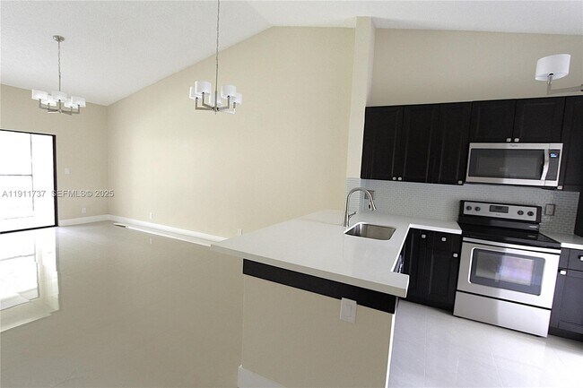 Building Photo - 2720 S Oakland Forest Dr