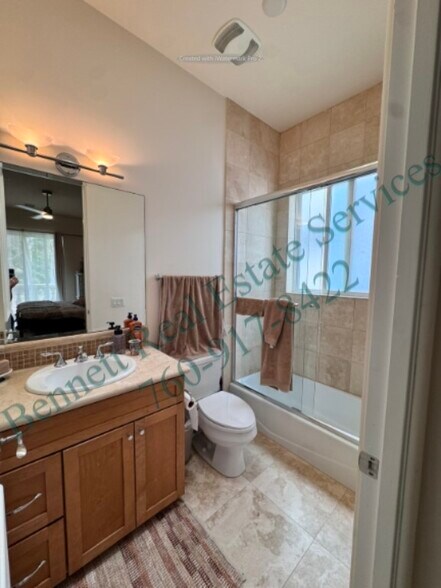 Building Photo - 4527 Cove Dr