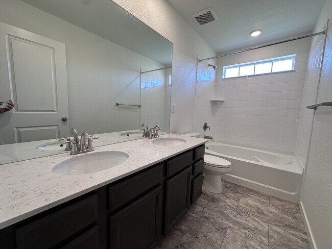 Building Photo - ~$1,000 OFF ONE MONTH'S RENT~ Stunning Thr...