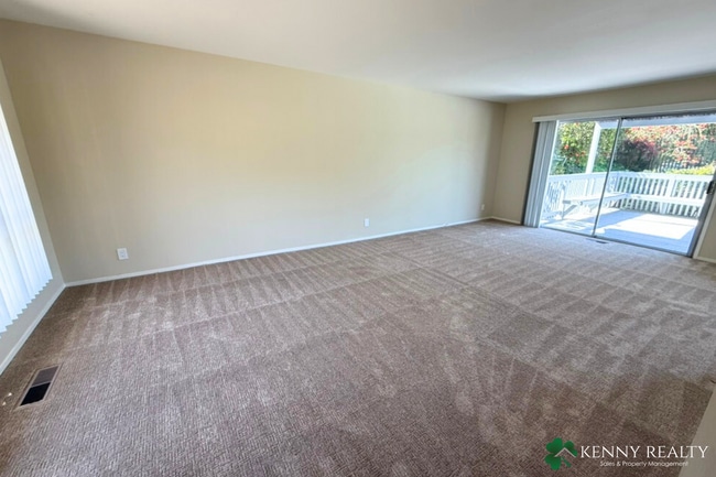 Building Photo - Large Updated 5 Bedroom Home in San Mateo ...
