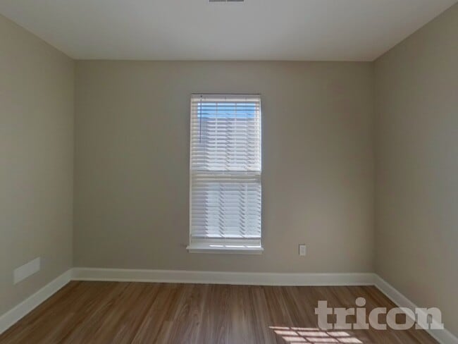 Building Photo - 124 Bathurst Ln