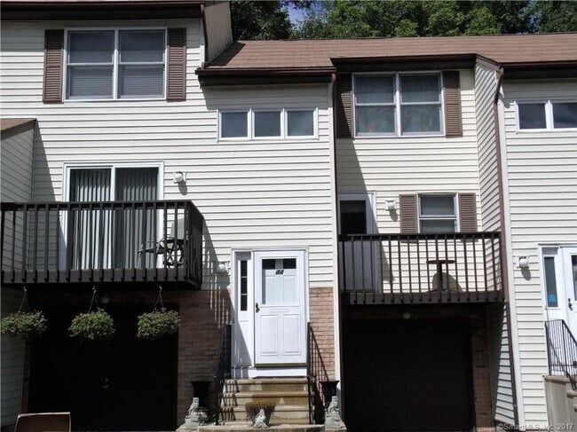 Building Photo - 44 Oak Forest Dr
