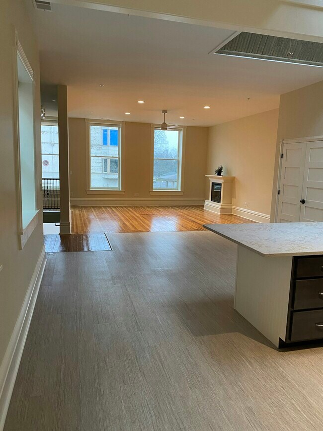 Building Photo - 408 S Superior St