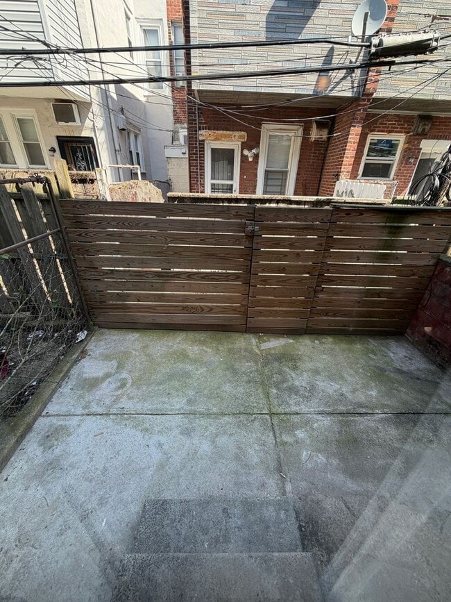 Building Photo - Move-In Ready 3BR/1BA South Philly Rowhome with In-Unit Laundry — 2 or 3BR Housing Choice Voucher...