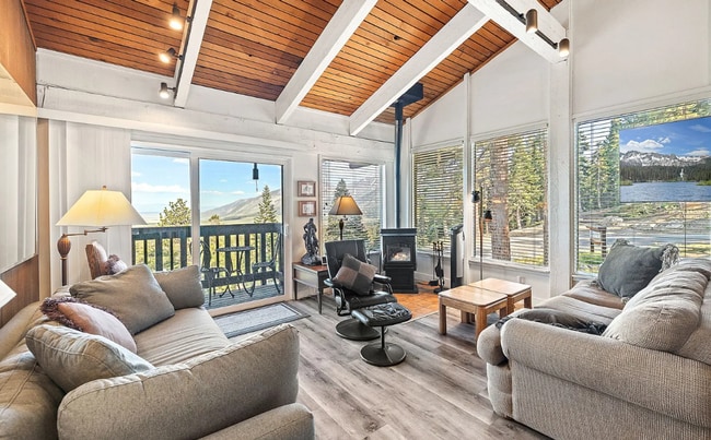 Building Photo - Fully Furnished 2 Bed / 2 Bath Corner Unit...