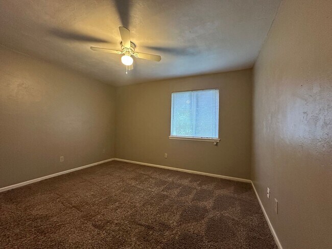Building Photo - 749 Pointe Ct