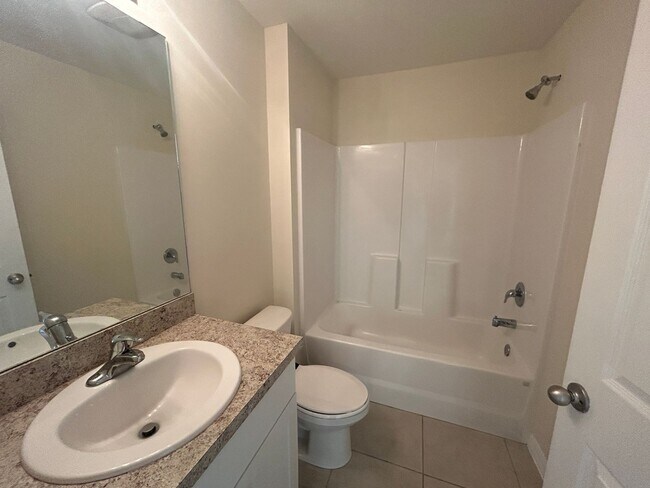 Building Photo - 3927 NE 23rd Pl