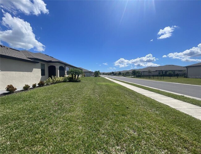 Building Photo - 1912 Saddlewood Cir