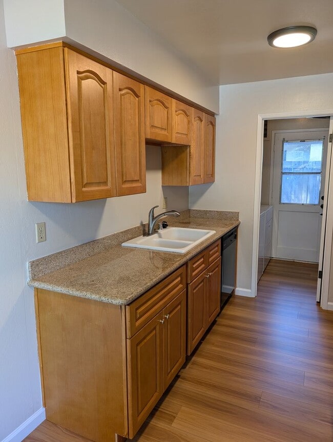 Building Photo - Los Gatos Townhome