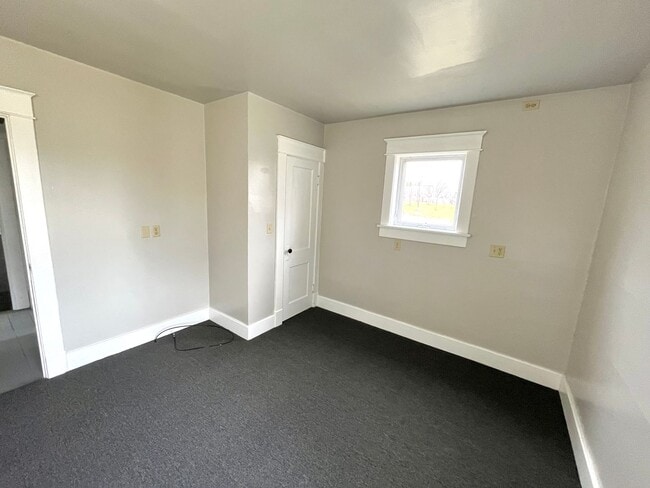 Building Photo - FIVE BEDROOM HOUSE !!. Just a four-minute ...