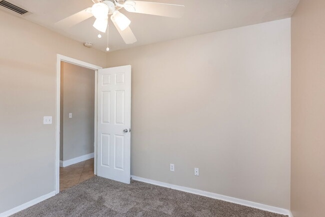 Building Photo - 811 SW 14th Pl