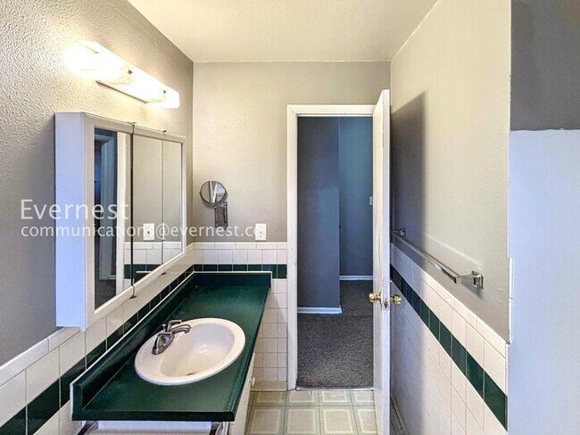 Building Photo - PROMO: Get $500 Off the First Month's Rent!3 Bed, 2 Bath Home with Garage / Available Now!