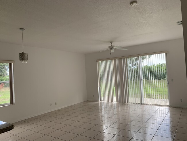 Building Photo - 3752 Miramontes Cir