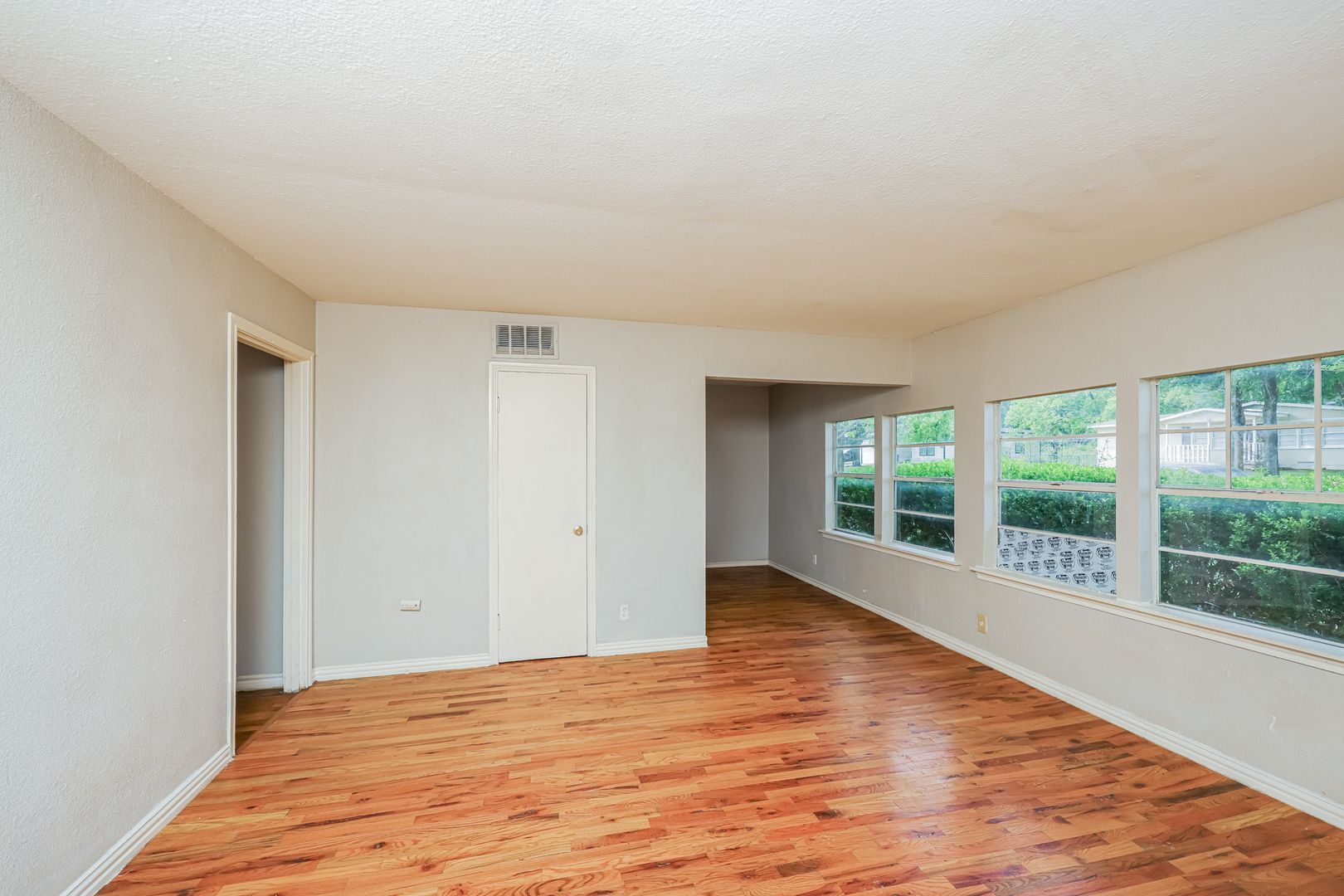 Building Photo - 5175 Cardiff St