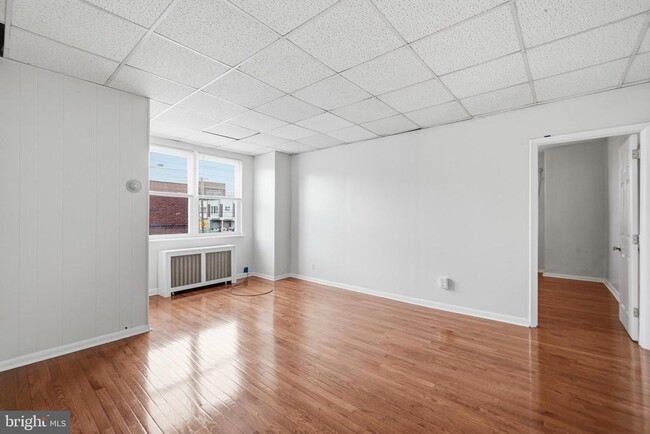 Building Photo - 2413 S 4th St