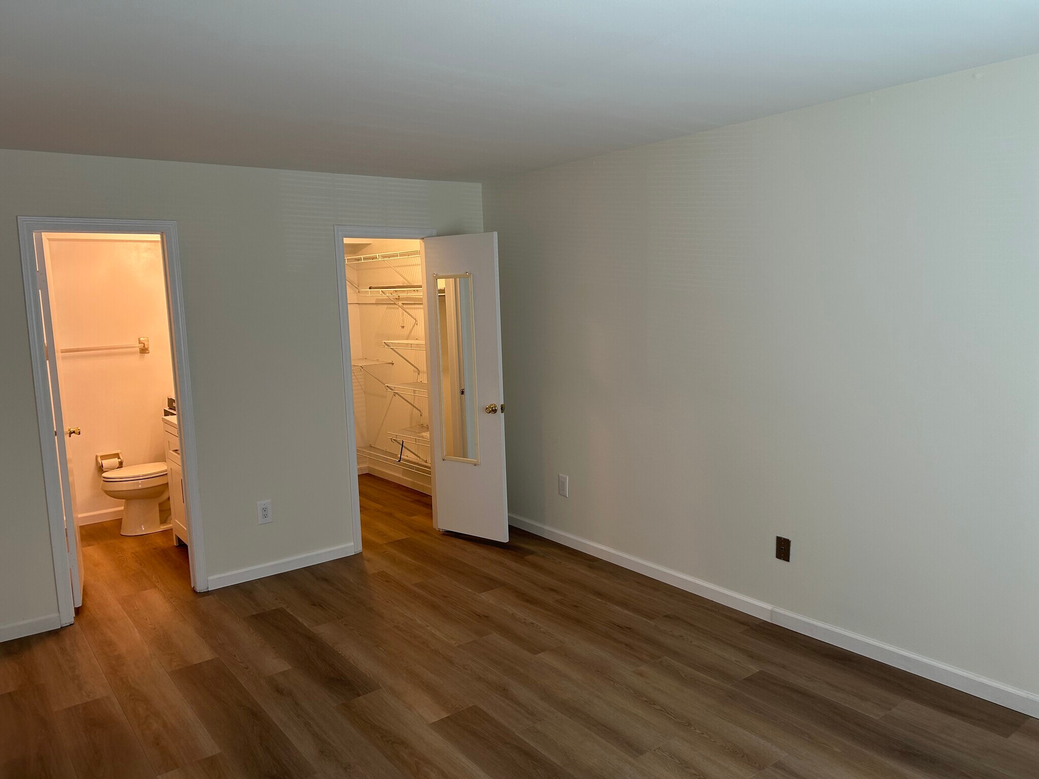 Main bedroom showing bathroom and closet - 3201A Ramsbury Ct