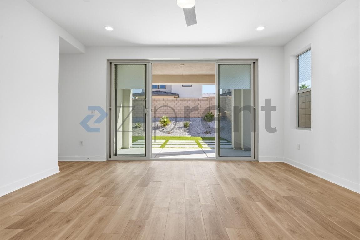 Building Photo - Unit