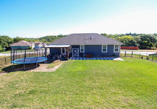 Building Photo - 205 Starlight Ln