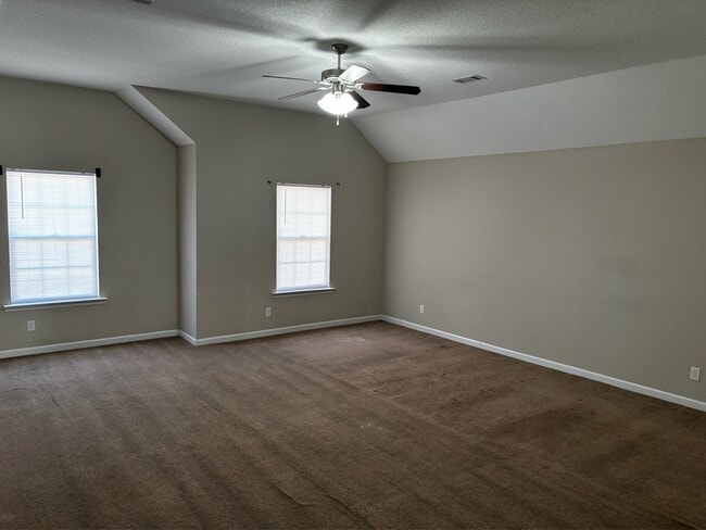 Building Photo - 668 Red Oak Ln