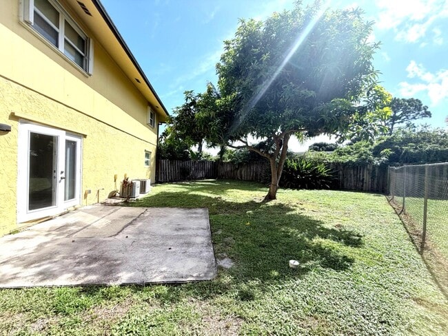 Building Photo - 3364 Jefferson St