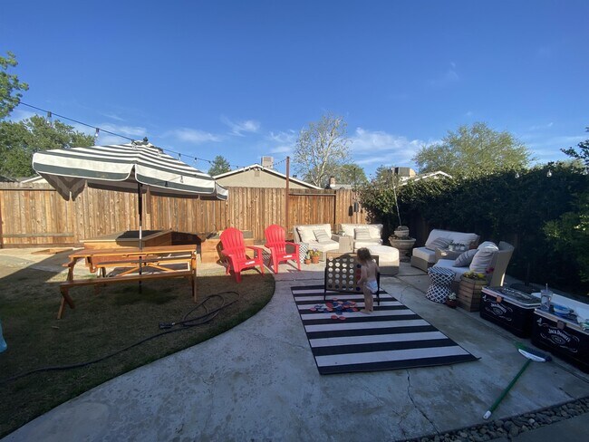 Building Photo - 1713 El Paseo Dr