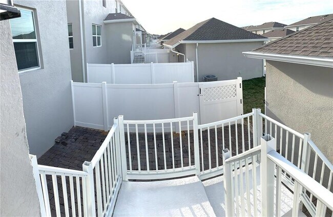 Building Photo - 15609 Water Spring Blvd