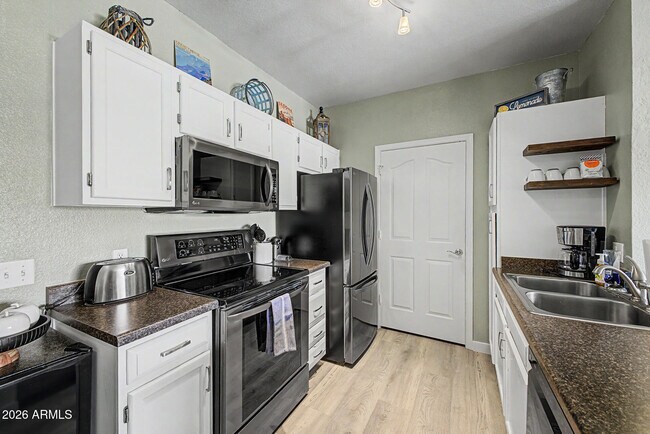 Building Photo - 16013 S Desert Foothills Pkwy