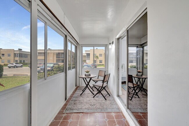 Building Photo - 52 Burgundy N