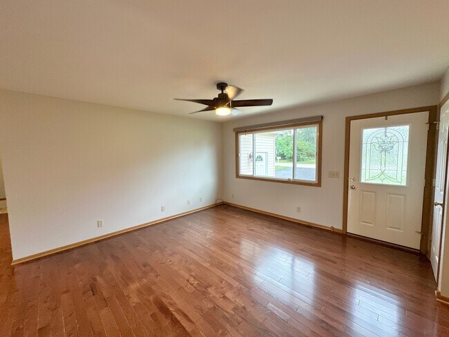 Building Photo - 7103 Hiawatha Dr