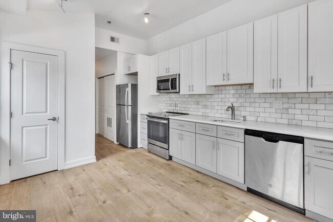 Building Photo - 2313 Frankford Ave