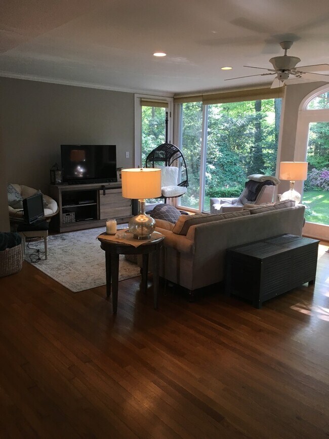 Building Photo - Renovated Kirkwood home for rent!!
