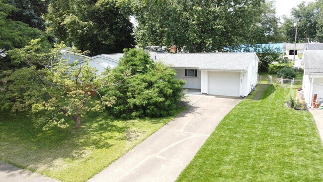 Building Photo - 2825 Hinde Ave