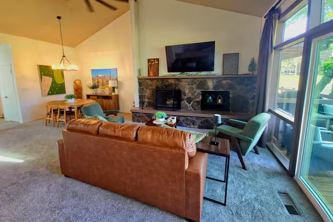 Building Photo - 2747 N Fairview Dr