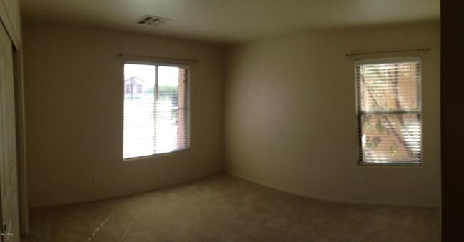 Building Photo - 2050 S Falcon Dr