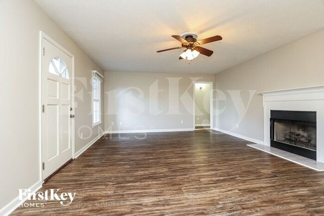 Building Photo - 802 Red Hollow Dr