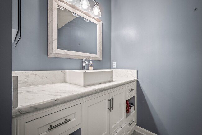 Building Photo - End unit townhome in The Cottages at Oakleaf Plantation