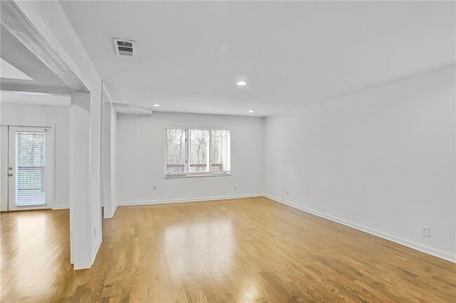 Building Photo - 3036 Vinings Ferry Dr SE
