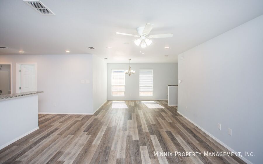 Building Photo - 1302 N Dover Ave