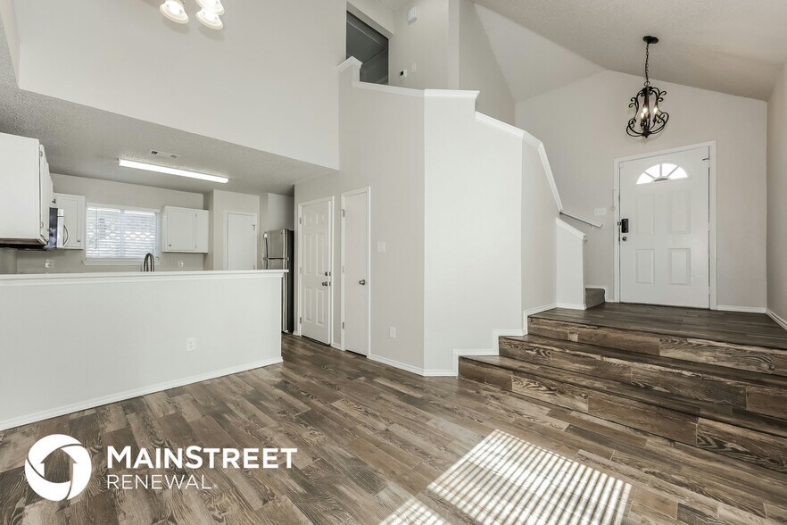 Building Photo - 828 Bentree Dr