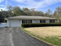 Building Photo - 6 Lori Ln