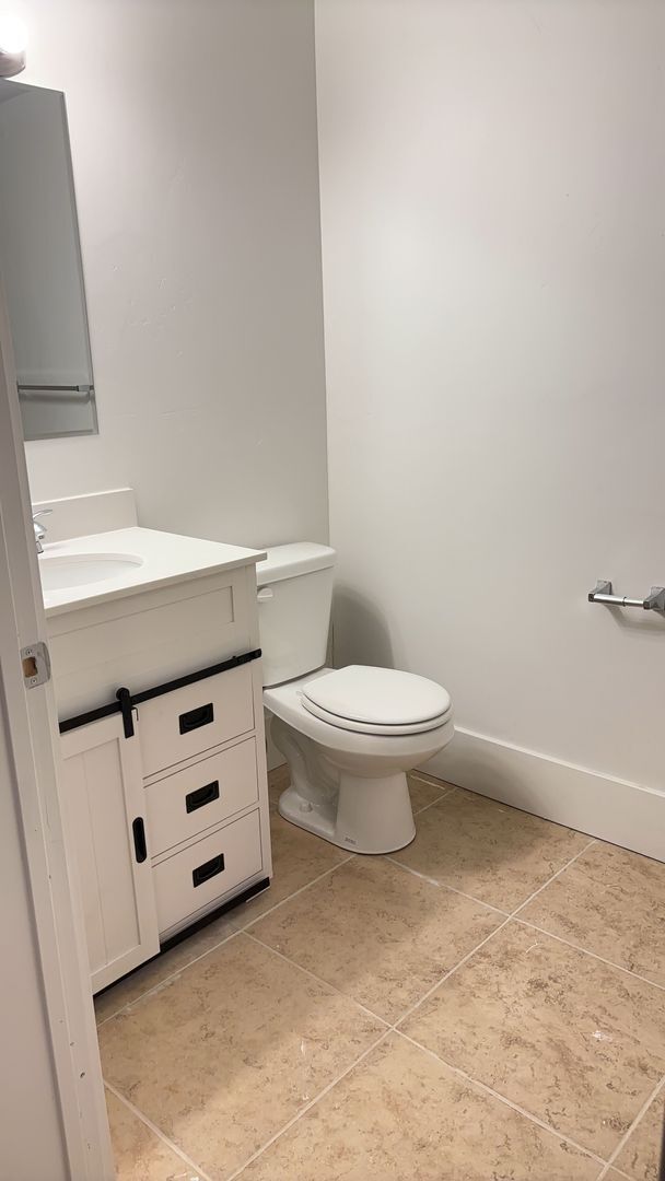 Building Photo - 2 bedroom 2.5 bath townhome